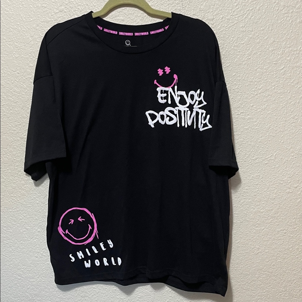 Smiley World Enjoy Positivity Women's Black And Pink Tee Shirt. NWOT. Size XL.
